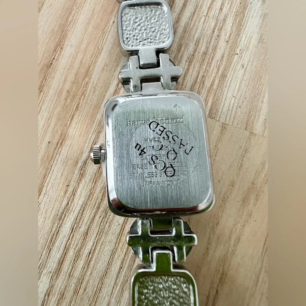 Harve Benard ladies silver tone stone accented  watch NEW BATTERY